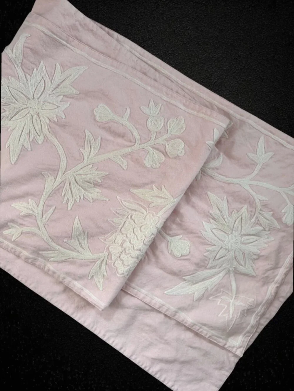 Williams Sonoma Pink Embroidered Floral Table Runner Cottagecore Decor 16